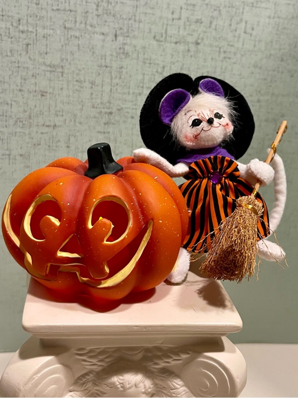 ANNALEE Halloween Mouse Witch Costume Plush with Orange Pumpkin HARD TO FIND